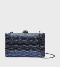 ما هي أبرز حقائب الكلاتش للمناسبات المسائية؟