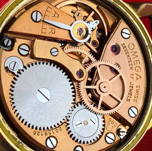 وظيفة الاحجار الكريمة Jewels داخل الساعات